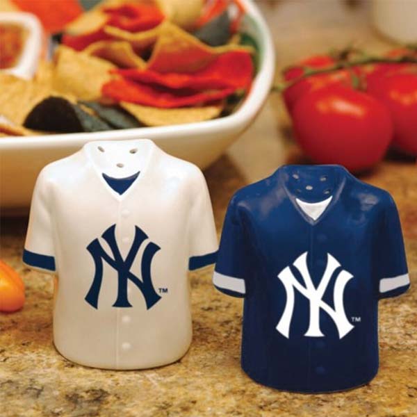 New York Yankees sale and pepper shakers : Moiderers Row Store